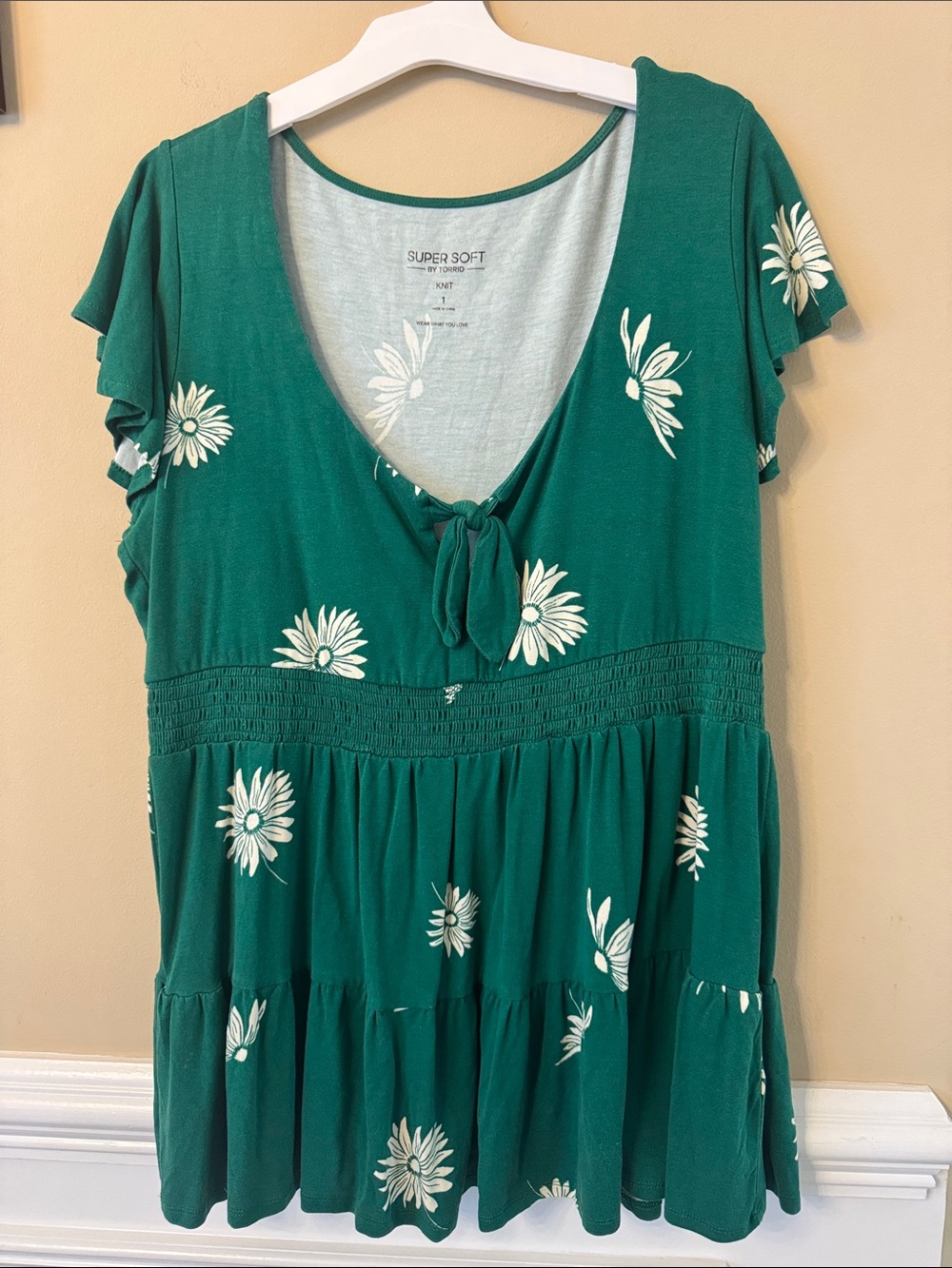 torrid Green Floral Tie-Front Tunic PTP 20-22